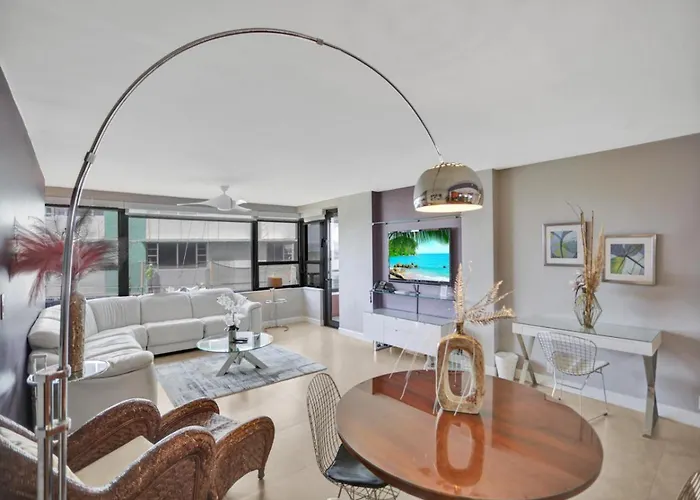 2 Bedroom Condo With Resort Amenities, Pool And Gym 618