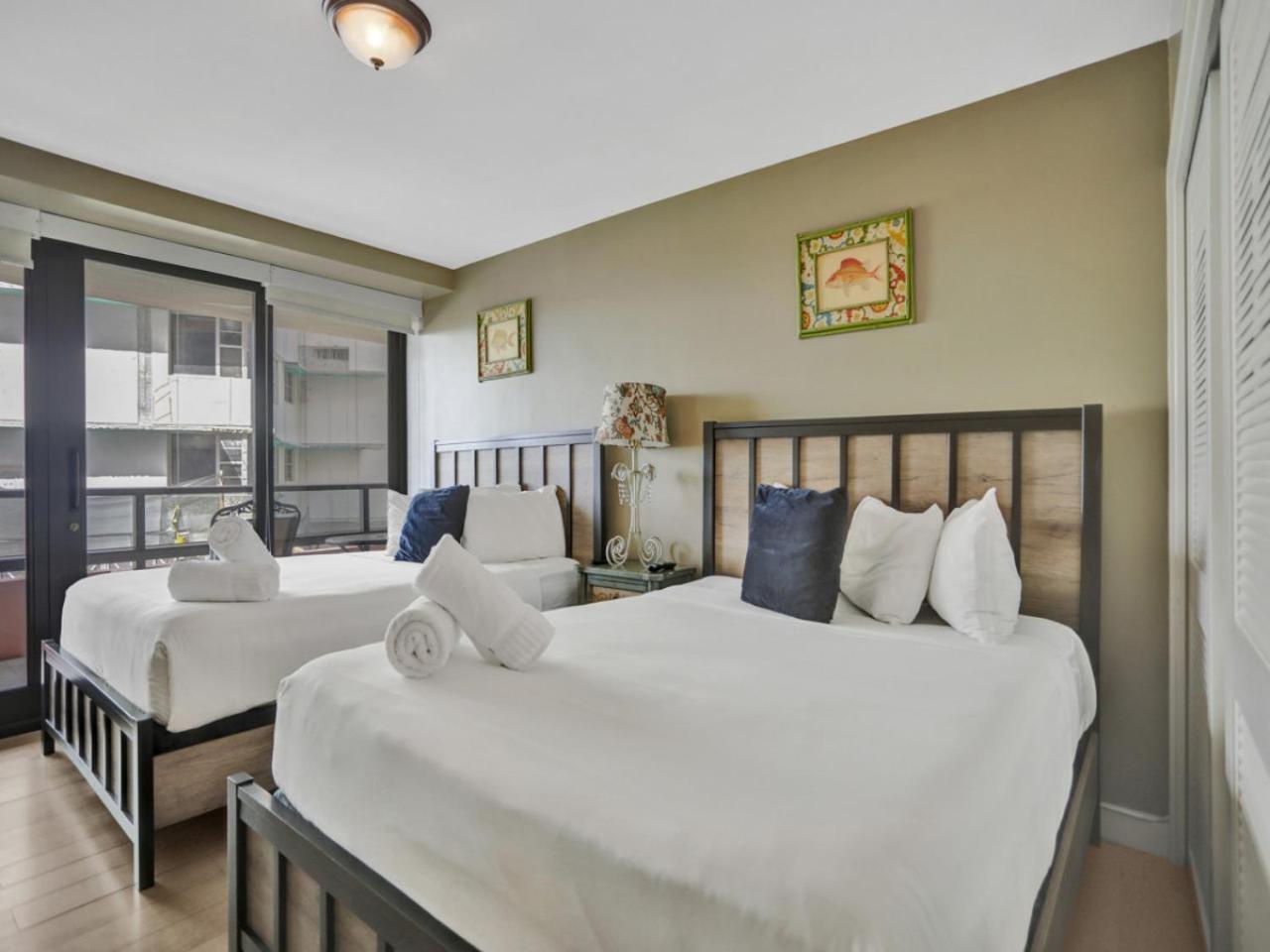 2 Bedroom With Amenities, Pool And Gym 618 Apartment
