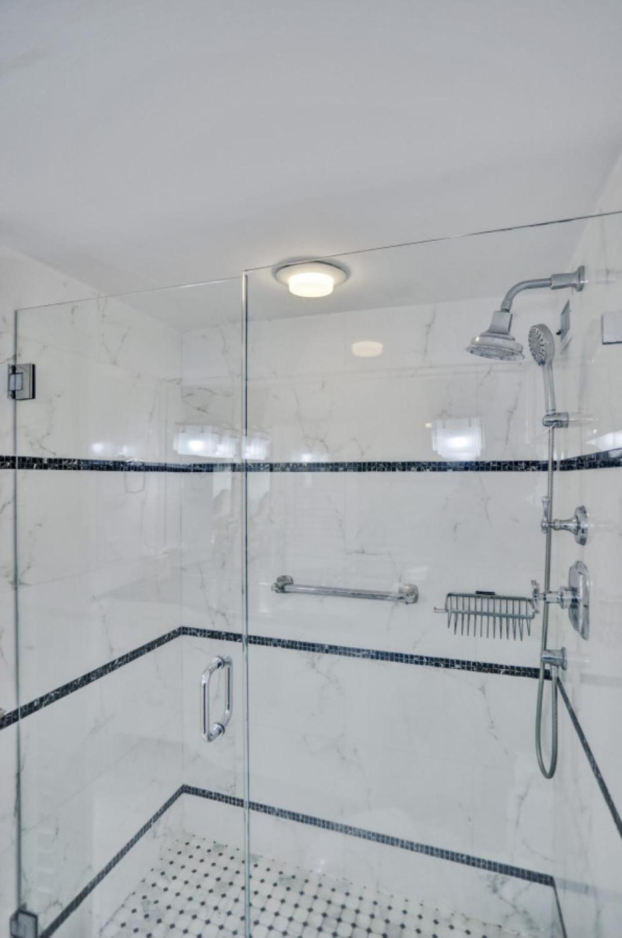 2 Bedroom With Amenities, Pool And Gym 618 *