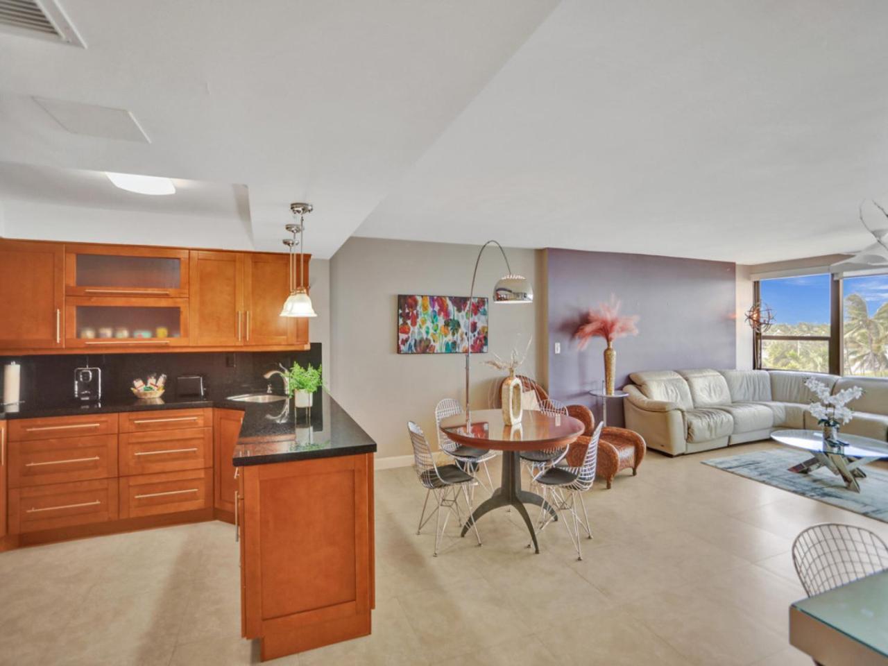 2 Bedroom With Amenities, Pool And Gym 618 Apartment