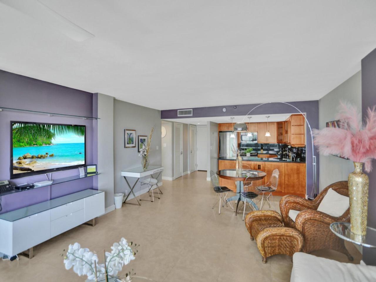 2 Bedroom With Amenities, Pool And Gym 618 Apartment