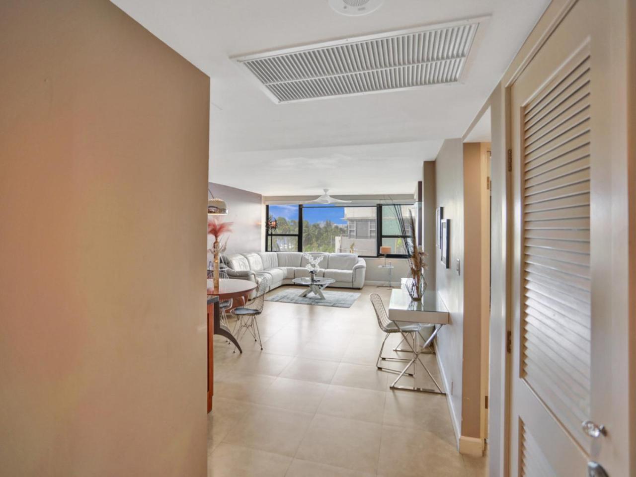 2 Bedroom With Amenities, Pool And Gym 618 Apartment *