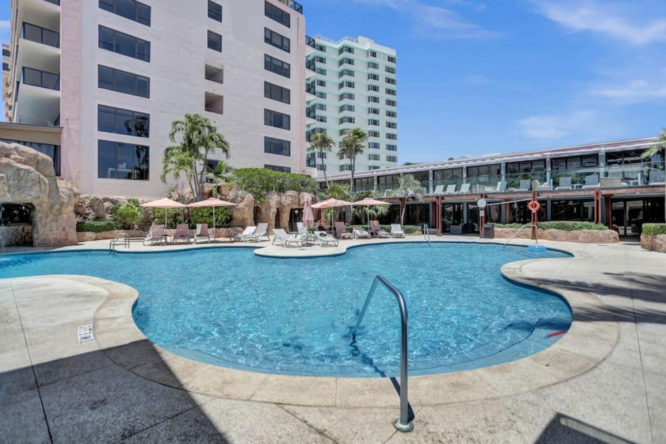 2 Bedroom With Amenities, Pool And Gym 618