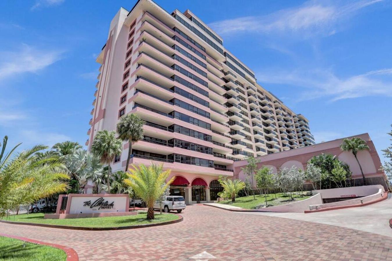 2 Bedroom With Amenities, Pool And Gym 618 Apartment