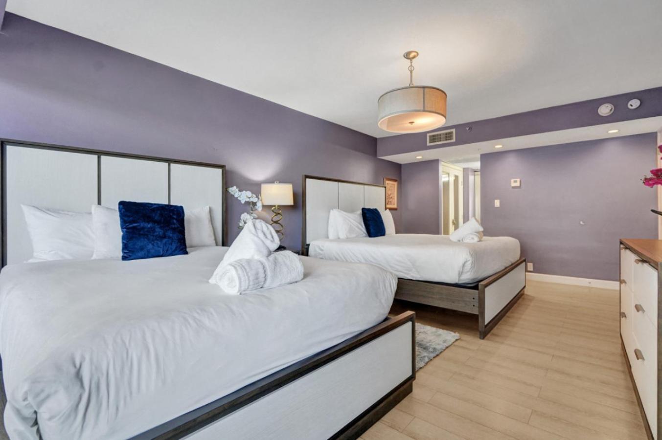 2 Bedroom With Amenities, Pool And Gym 618