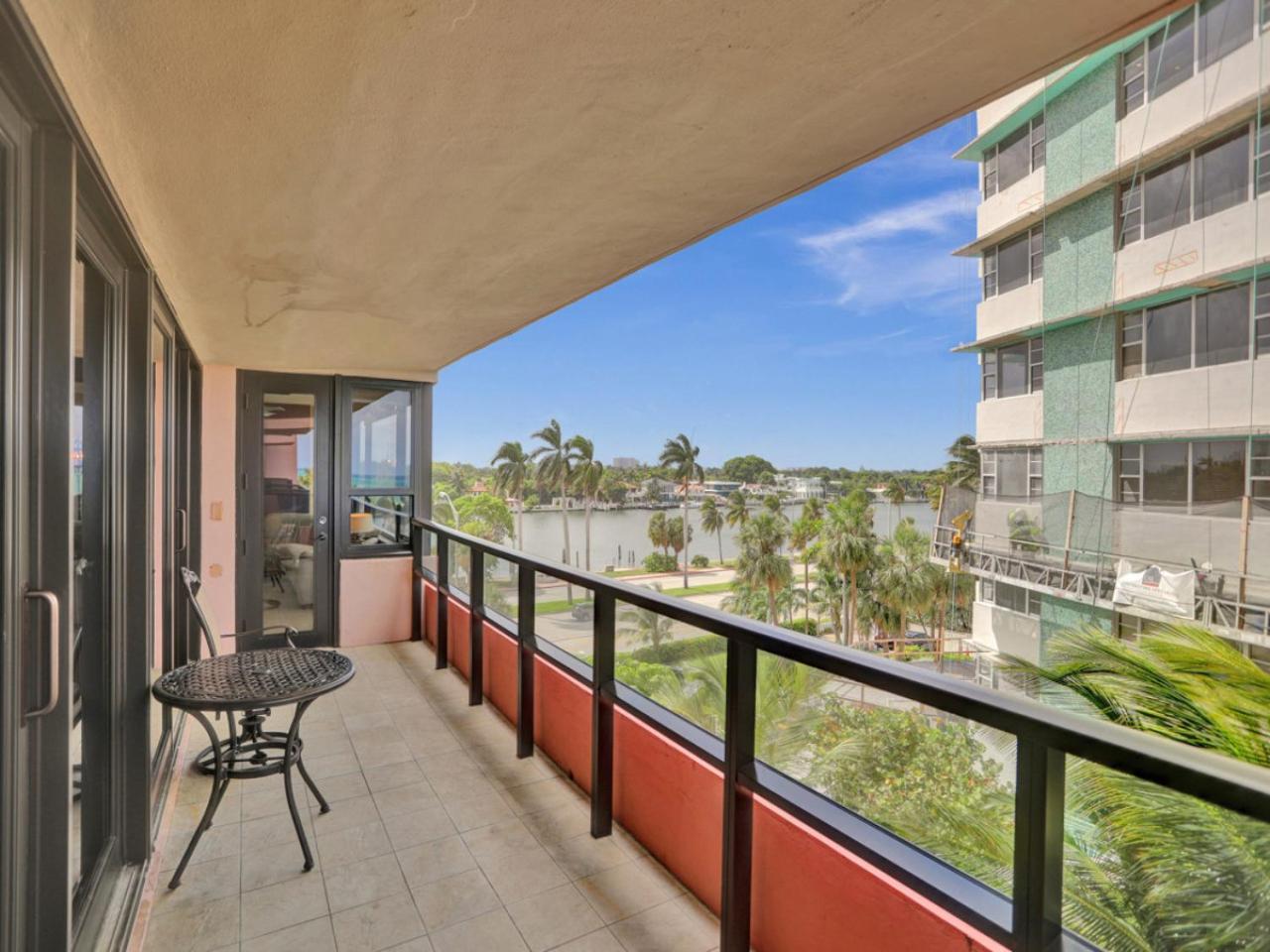 Apartment 2 Bedroom With Amenities, Pool And Gym 618 *